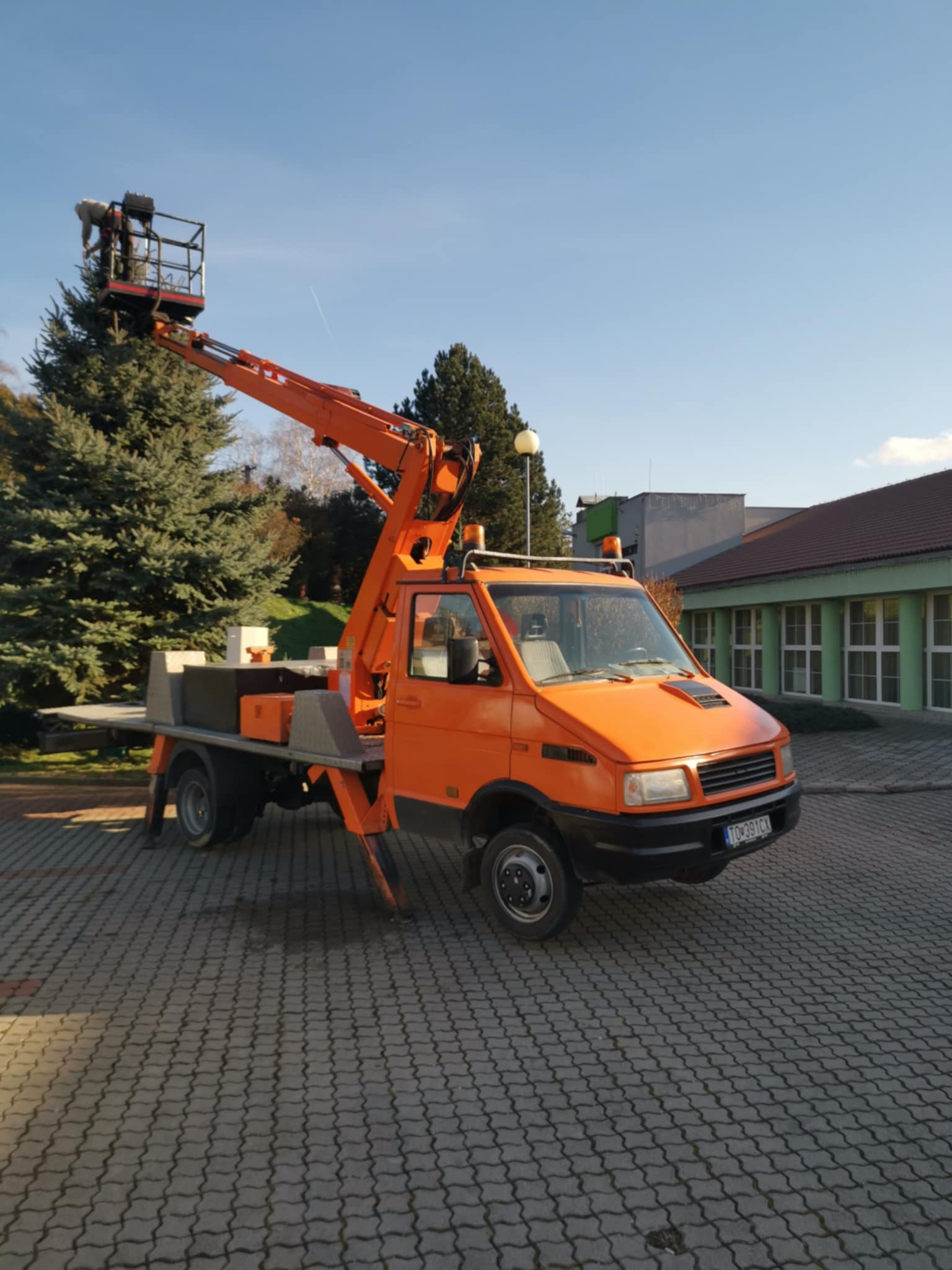 Autoplosina Galanta prenajom